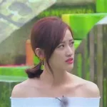 美女观看缩略图